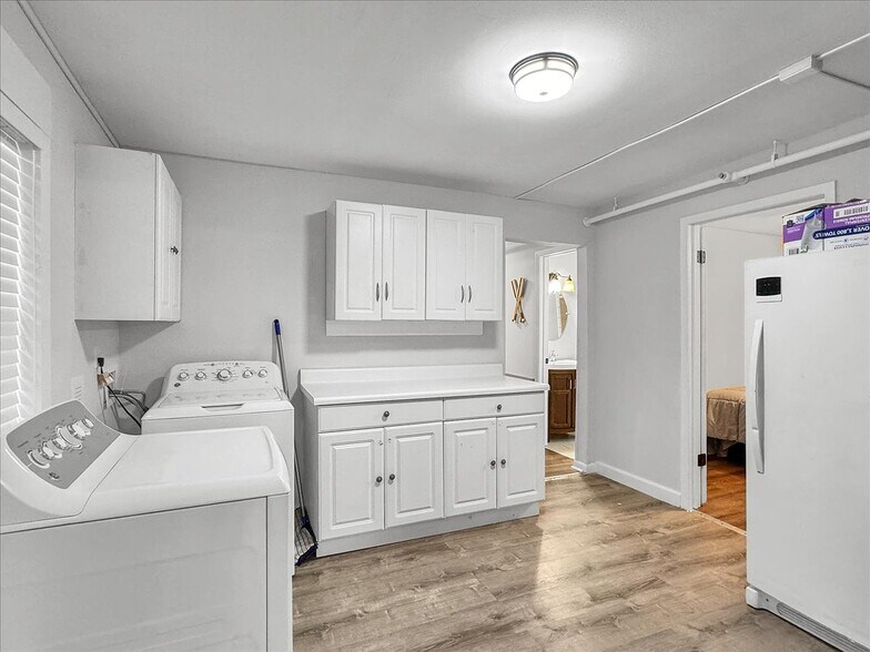 More Photos Of 1007 W Wright St, Pensacola Specialty For Sale