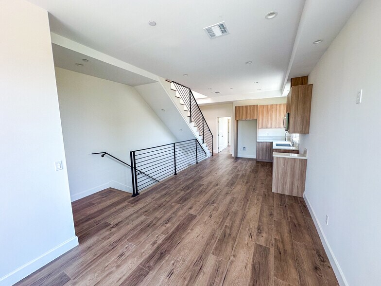 More Photos Of 2840 Wellington Rd, Los Angeles Multifamily For Sale