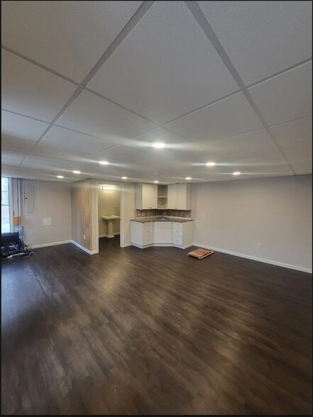 Primary Photo Of 111 Meadow St, Warwick Self Storage For Lease