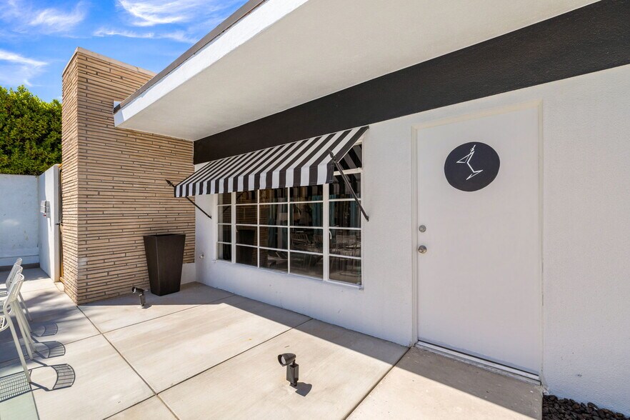 More Photos Of 120 W Vereda Sur, Palm Springs Hotel For Sale