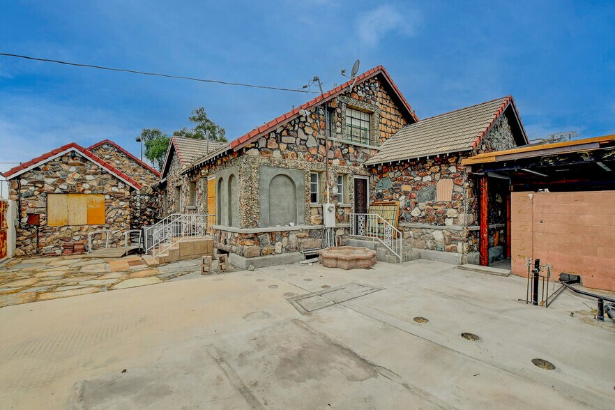 More Photos Of 901 E Ogden Ave, Las Vegas General Retail For Sale