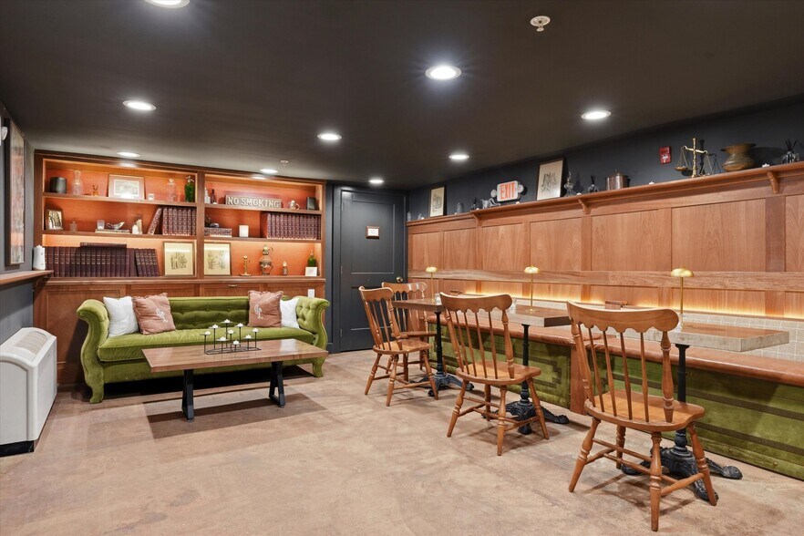 More Photos Of 140 N 2nd St, Philadelphia Hotel For Sale