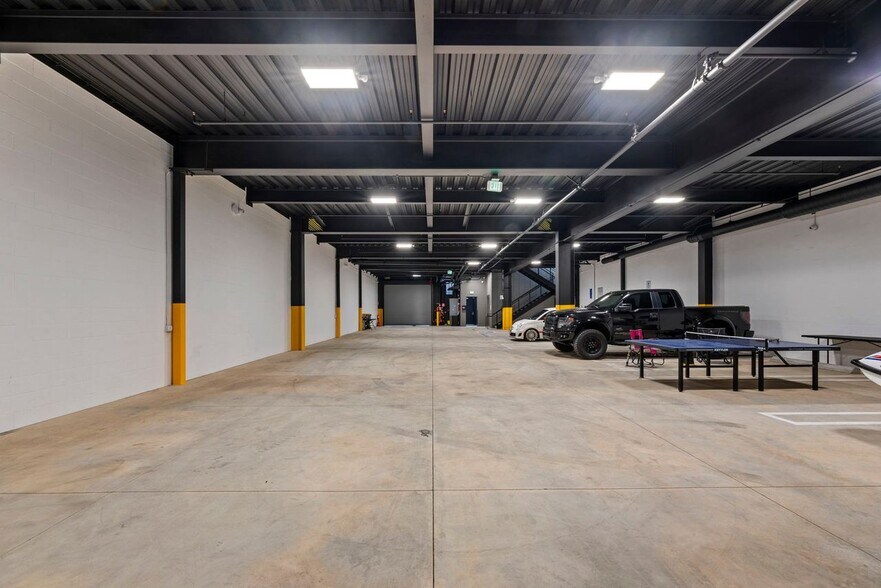 More Photos Of 11822 Vose St, North Hollywood Warehouse For Lease