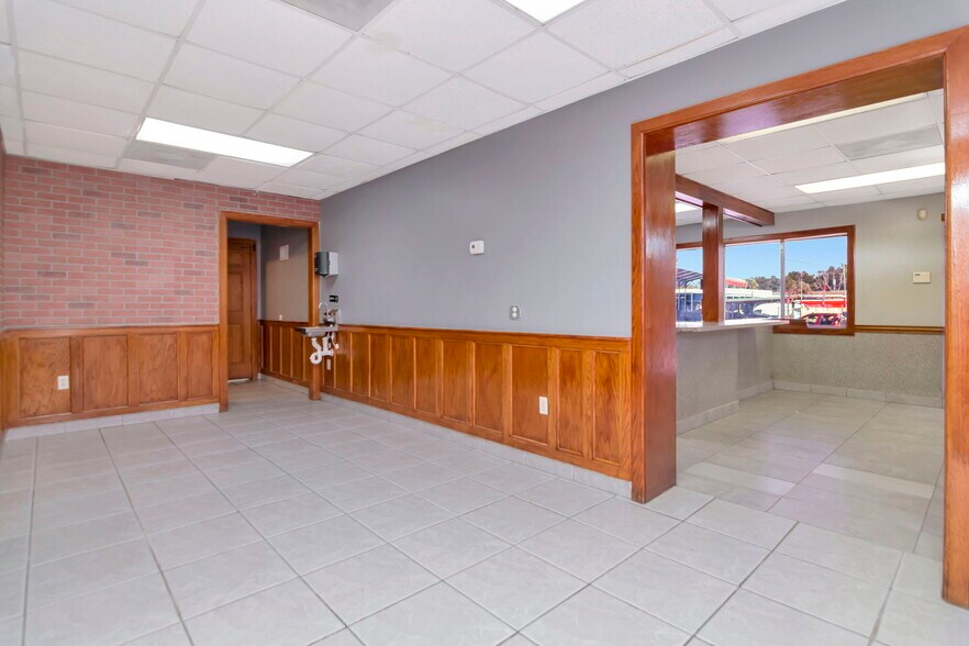 More Photos Of 308 E Waters Ave, Tampa Restaurant For Sale