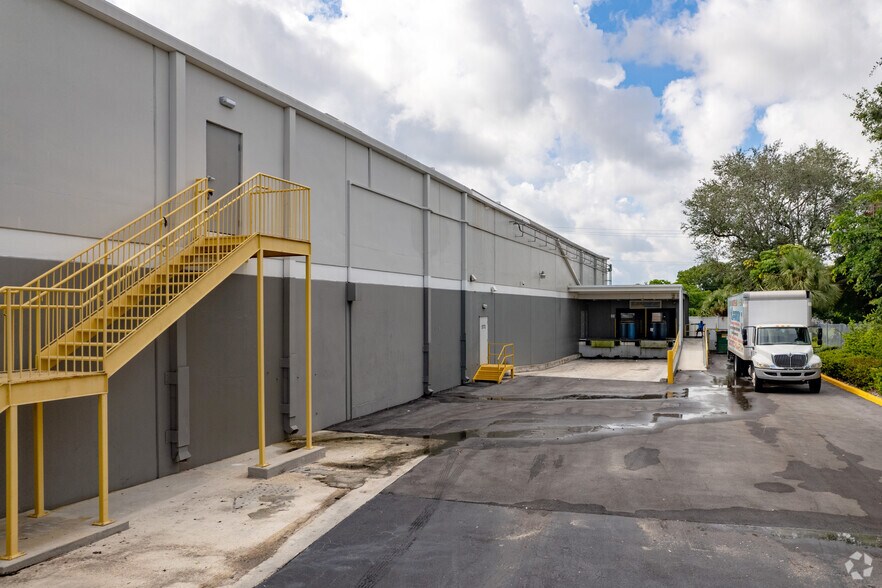 More Photos Of 5880 W Oakland Park Blvd, Lauderhill Unknown For Lease