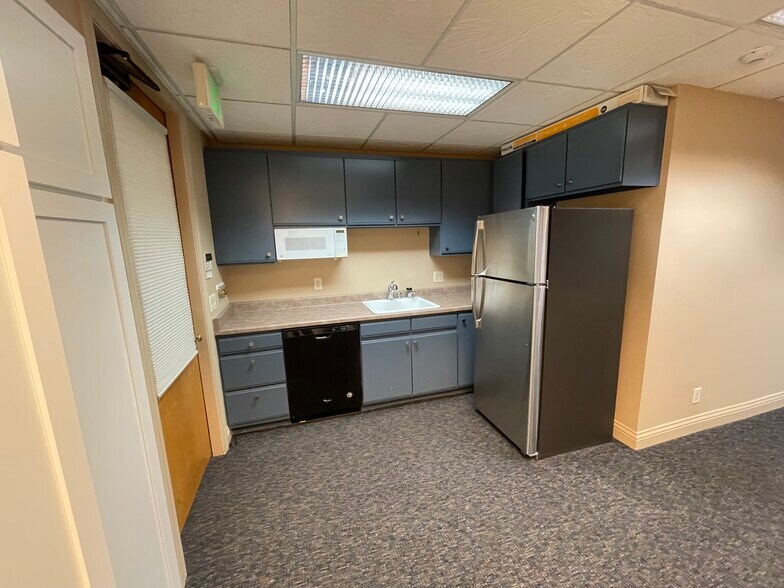 More Photos Of 499 W Plumb Ln, Reno Office For Sale