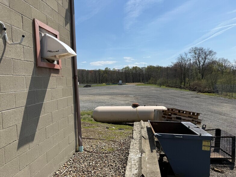 More Photos Of 4881 Pittsburgh Rd, Harrisville Light Distribution For Sale