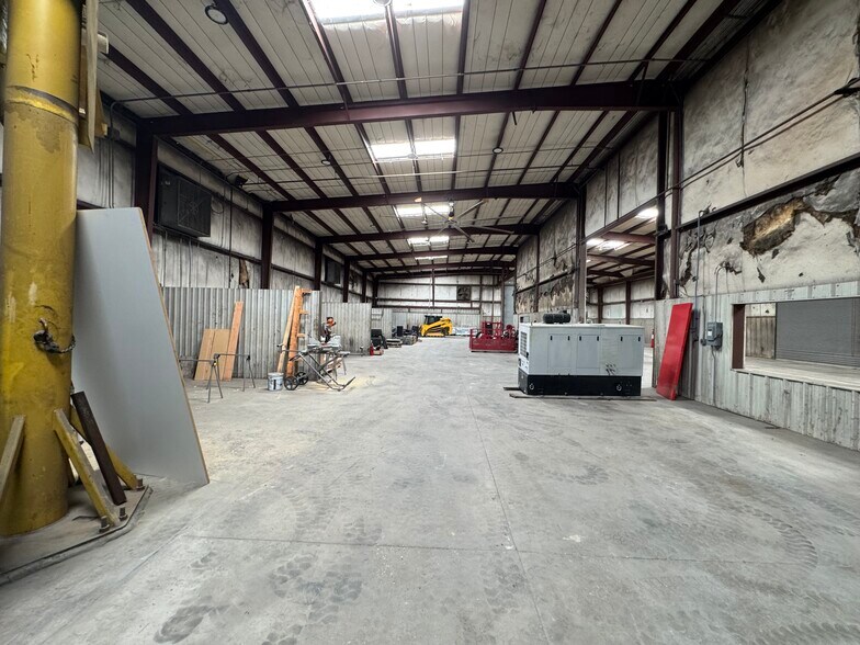 More Photos Of 7775 Little York Rd, Houston Manufacturing For Sale