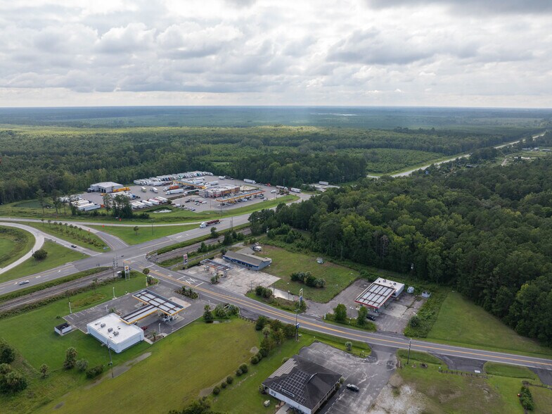 More Photos Of 5 Lane St, Yemassee Storefront For Sale