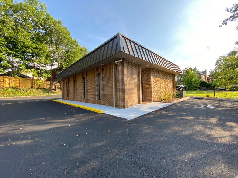 More Photos Of 721 Grove St, Salisbury Medical For Lease