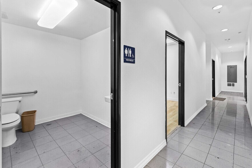 More Photos Of 9362 Eton Ave, Chatsworth Warehouse For Lease