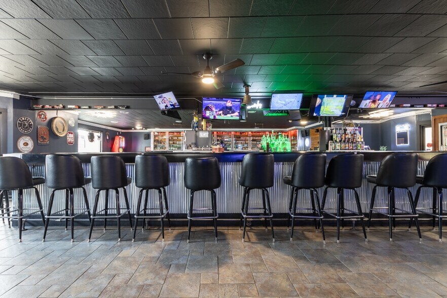 More Photos Of 740 Washington St, Wausau Bar For Sale