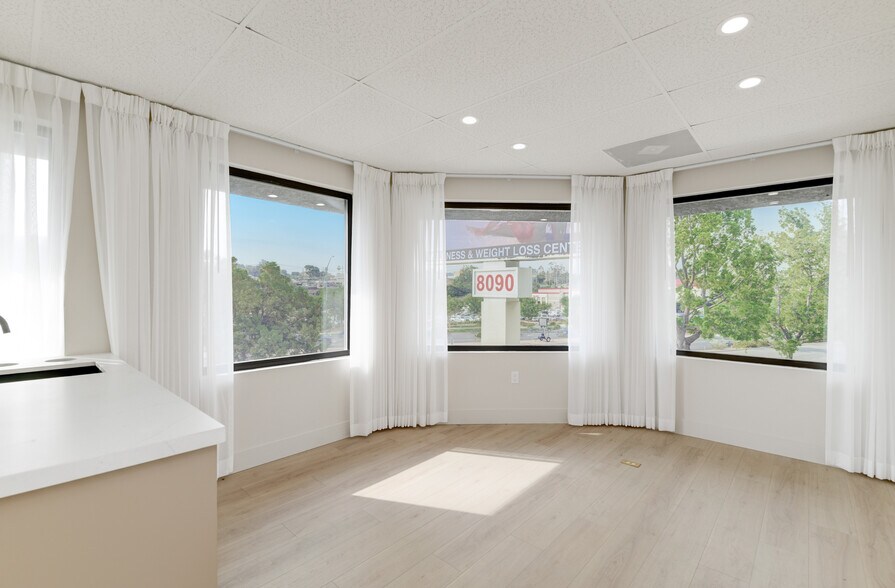 More Photos Of 8090 Parkway Dr, La Mesa Medical For Lease