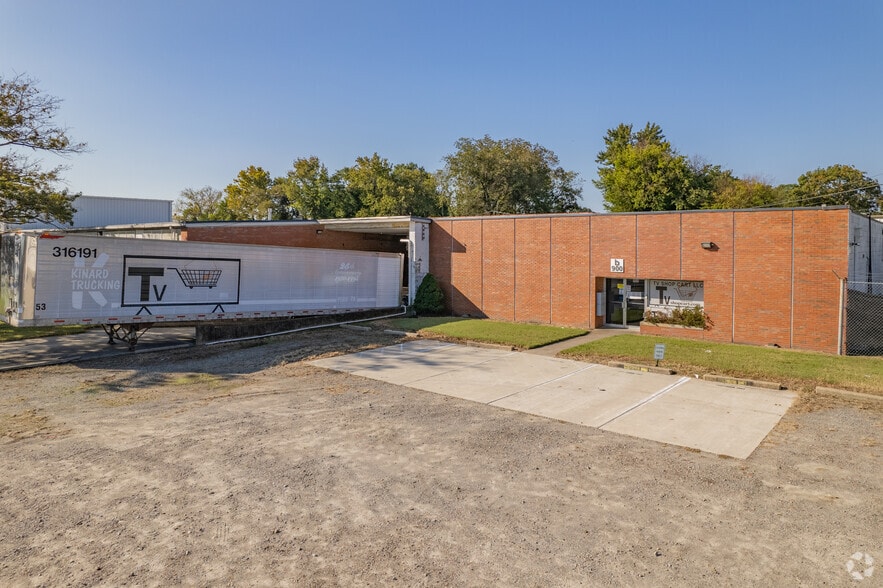 More Photos Of 900 Broad St, Portsmouth Warehouse For Lease