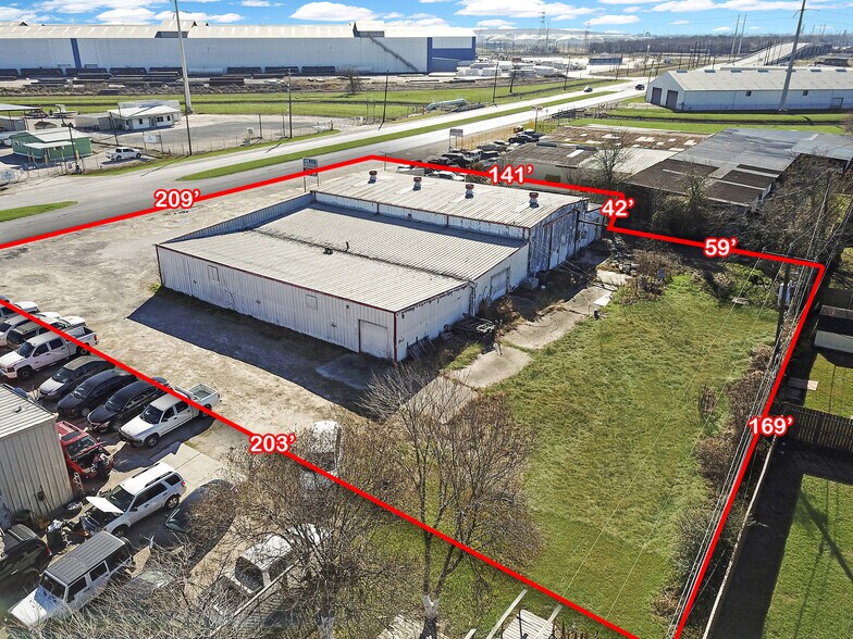 More Photos Of 1838 Federal Rd, Houston Warehouse For Sale