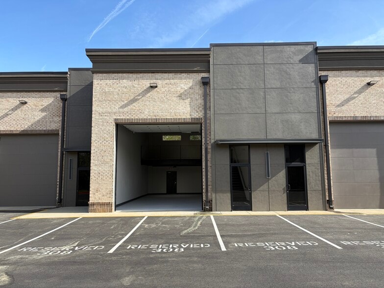 More Photos Of 3353 Acworth Summit Blvd NW, Acworth Light Distribution For Lease