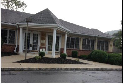 More Photos Of 27 Mountain Blvd, Warren Medical For Sale