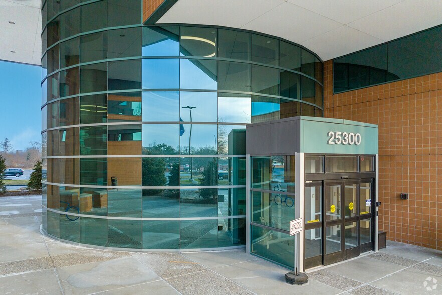 More Photos Of 25300-25330 Telegraph Rd, Southfield Office For Lease