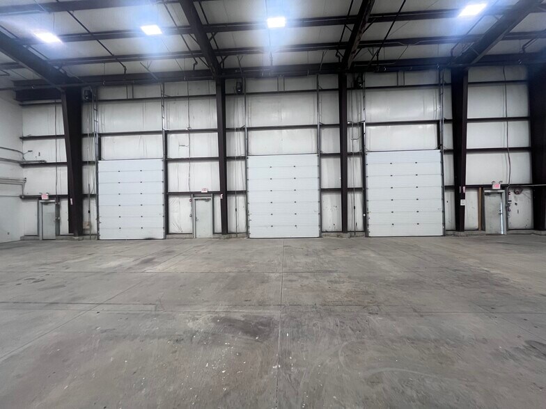 More Photos Of 99 Ledge Rd, Seabrook Warehouse For Lease