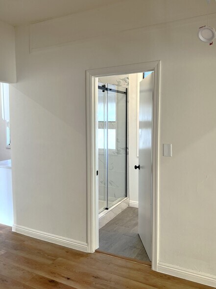 More Photos Of 1030-1034 S Fairfax Ave, Los Angeles Storefront Retail Residential For Lease