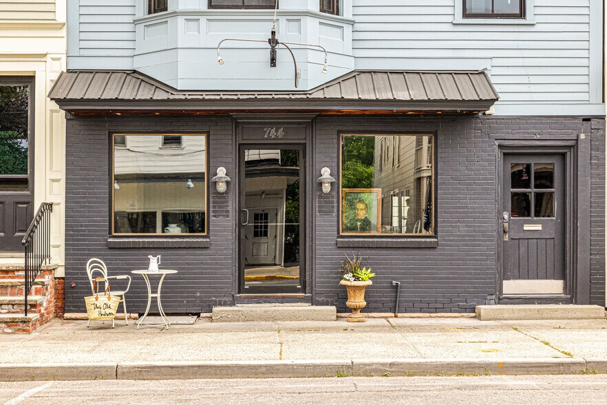 More Photos Of 744 Warren St, Hudson Storefront Retail Residential For Sale