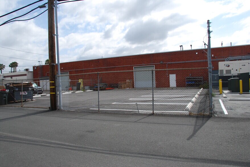 More Photos Of 2935-2955 Redondo Ave, Long Beach Warehouse For Lease