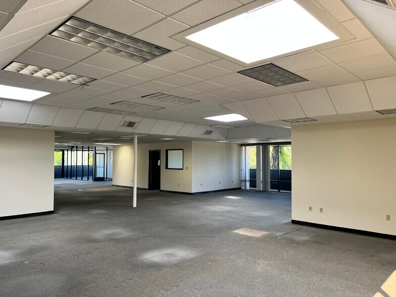 More Photos Of 321 N Aviador St, Camarillo Light Manufacturing For Lease