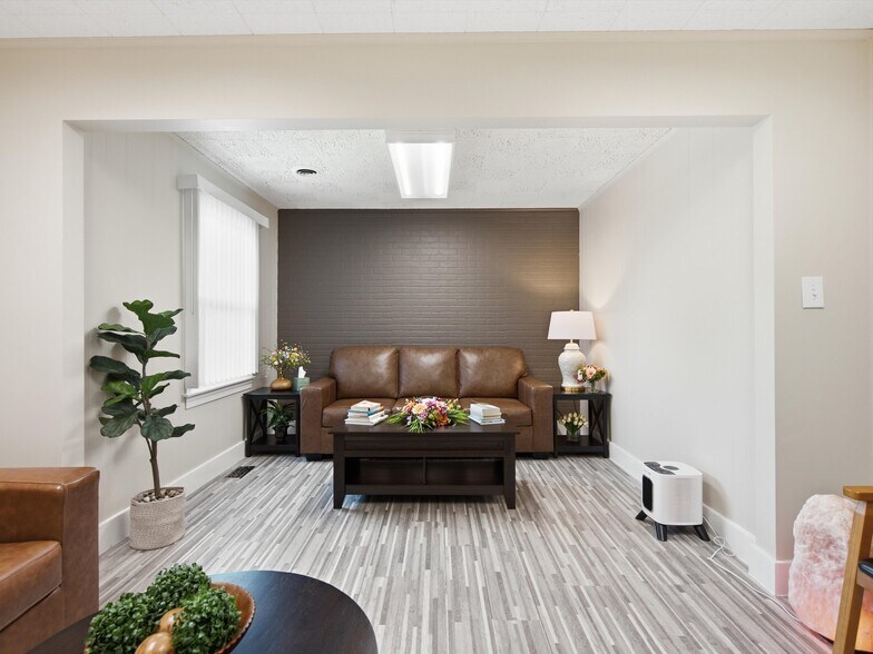 More Photos Of 35000-35008 Division Rd, Richmond Medical For Sale