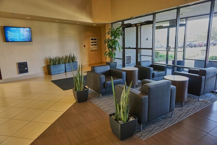 More Photos Of 8777 Purdue Rd, Indianapolis Office For Lease