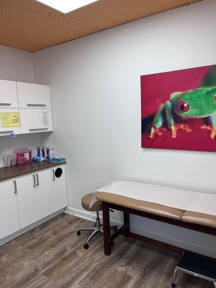 More Photos Of 1171 E Putnam Ave, Riverside Medical For Sale