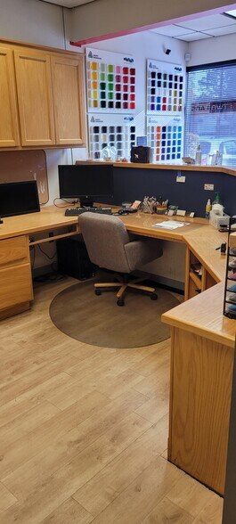 More Photos Of 601 Commerce Dr, Roseville Flex For Lease