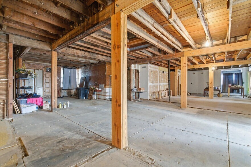 More Photos Of 226 E Blackjack St, Dublin Storefront Retail Residential For Sale