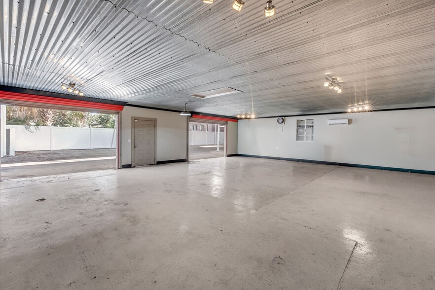 More Photos Of 208 Magnolia St, New Smyrna Beach Auto Repair For Sale