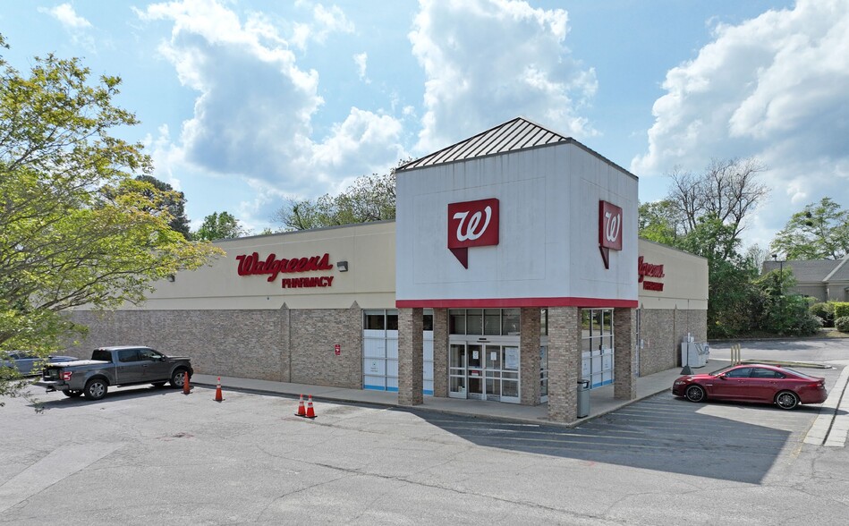 Primary Photo Of 1401 Chapin Rd, Chapin Drugstore For Sale