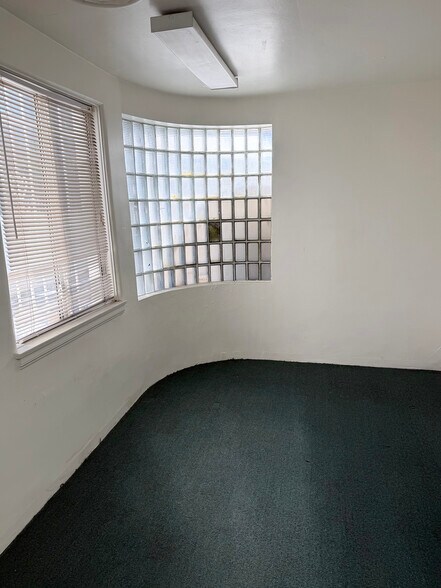 More Photos Of 14540 Sylvan St, Van Nuys Office For Sale