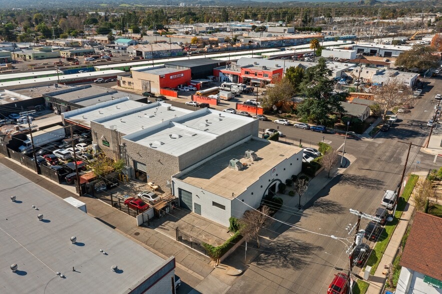 More Photos Of 18522 Gresham St, Northridge Warehouse For Sale