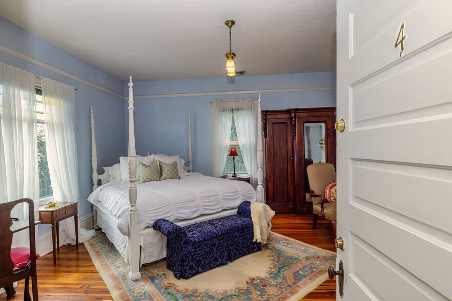 More Photos Of 252 Seavy St, Senoia Hospitality For Sale