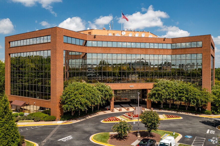 More Photos Of 100 Lakeforest Blvd, Gaithersburg Office For Sale