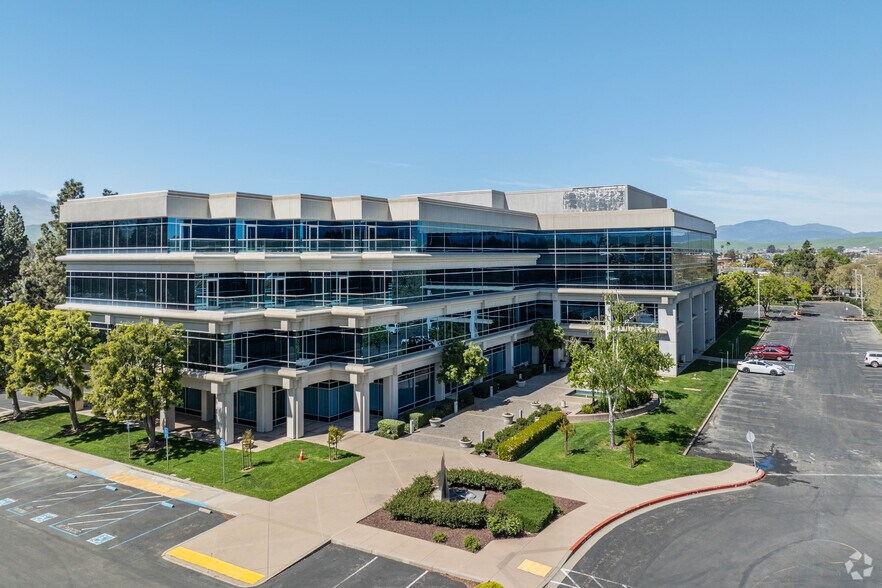 More Photos Of 5050 Hopyard Rd, Pleasanton Office For Sale