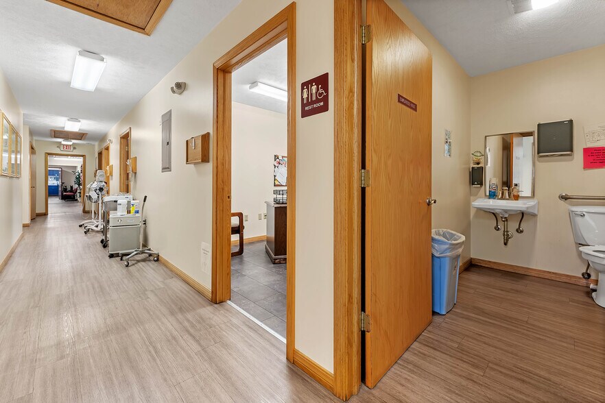 More Photos Of 725 N Pike St, Grafton Office For Sale