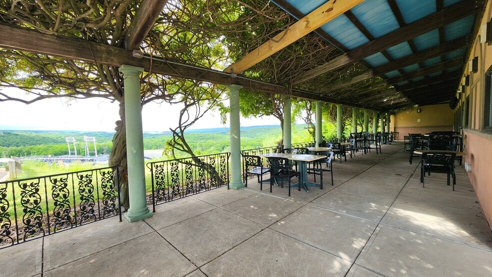 More Photos Of 6 Radcliffe Dr, Moosic Restaurant For Sale