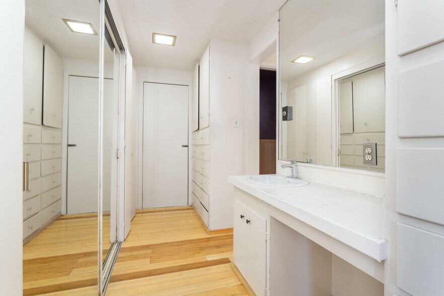 More Photos Of 9826 Columbus Ave, North Hills Apartments For Sale