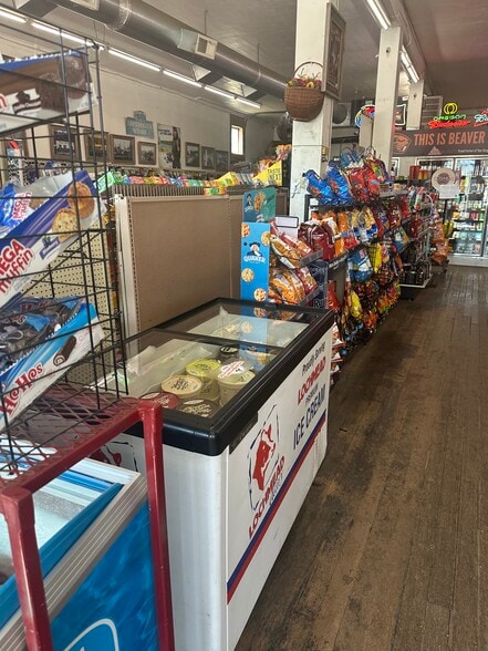 More Photos Of 91130 Donna Rd, Springfield Convenience Store For Sale