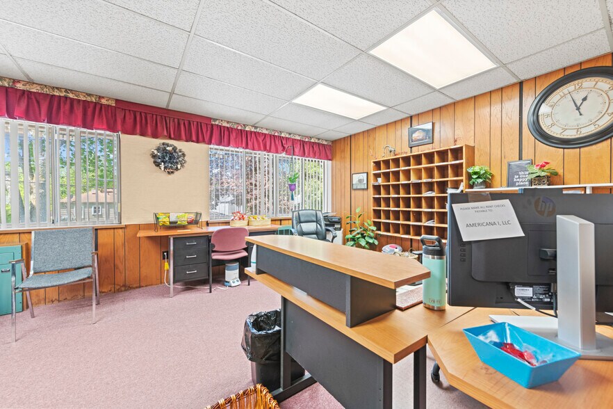 More Photos Of 28475 Greenfield Rd, Southfield Office For Sale