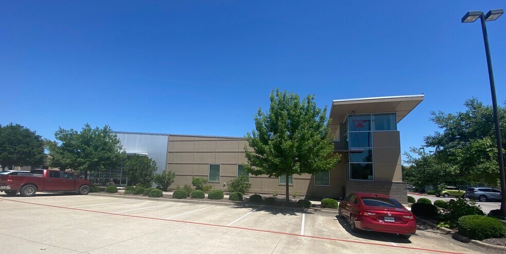 More Photos Of 9811 S IH-35, Austin Medical For Sale