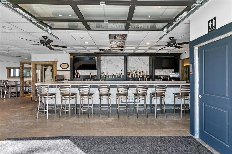 More Photos Of 439 Candlewood Lake Rd, Brookfield Freestanding For Lease