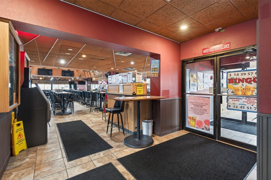 More Photos Of 17646 NE Central Ave, Ham Lake Restaurant For Sale