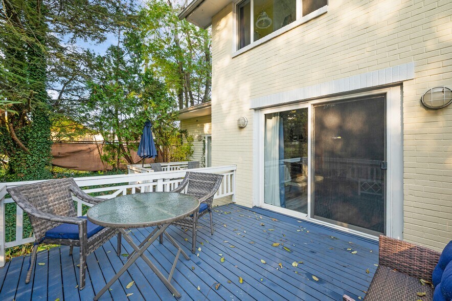 More Photos Of 231 E Buffalo St, New Buffalo Hotel For Sale