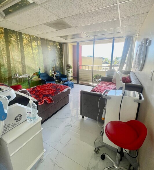 More Photos Of 8943-8951 Complex Dr, San Diego Office For Sale