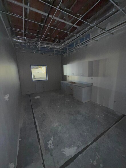 More Photos Of 115 Parkway Dr, Rincon Unknown For Lease